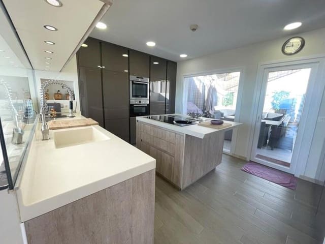 3 soveværelse Byhus til salg i Elviria, Marbella med swimmingpool garage - € 995.000 (Ref: 9062082)