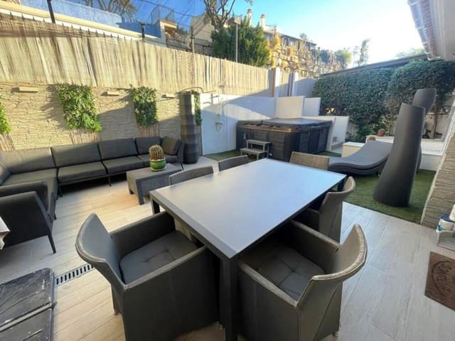 3 soveværelse Byhus til salg i Elviria, Marbella med swimmingpool garage - € 995.000 (Ref: 9062082)