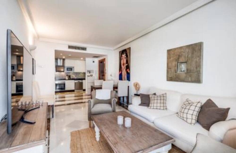 3 soverom Leilighet til salgs i Nueva Andalucia med svømmebasseng garasje - € 475 000 (Ref: 9064904)