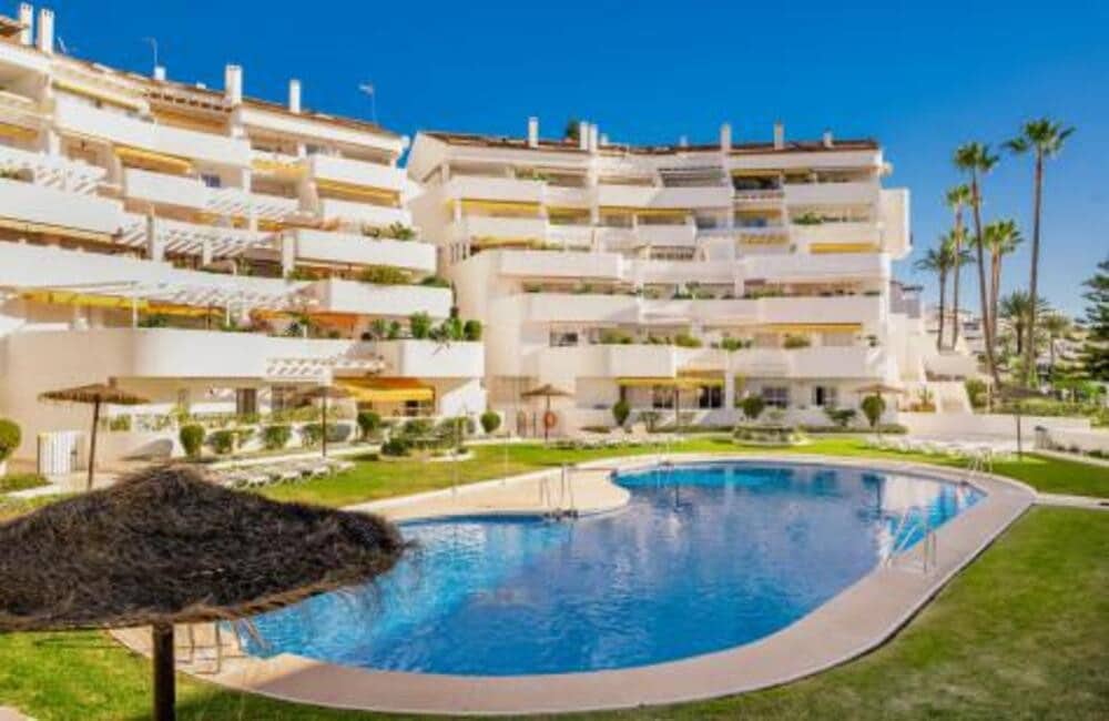 3 soverom Leilighet til salgs i Nueva Andalucia med svømmebasseng garasje - € 475 000 (Ref: 9064904)