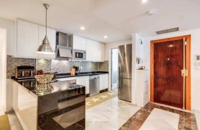 3 slaapkamer Appartement te koop in Nueva Andalucía Centro, Marbella met zwembad garage - € 475.000 (Ref: 9064904)