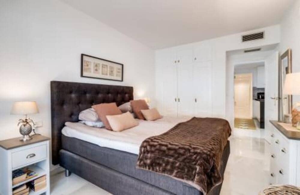 3 chambre Appartement à vendre à Nueva Andalucia avec piscine garage - 475 000 € (Ref: 9064904)