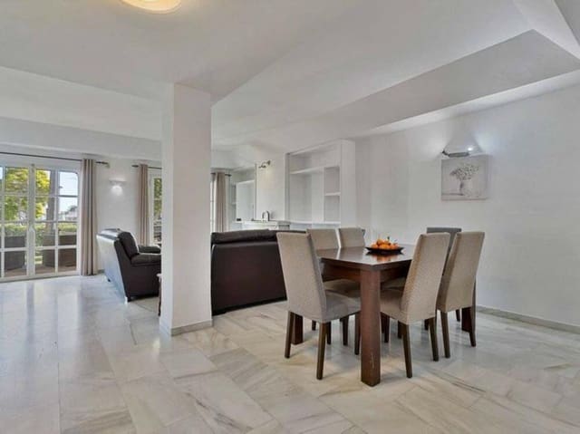 4 quarto Casa em Banda para venda em Resinera-Voladilla, Estepona com piscina garagem - 560 000 € (Ref: 9064905)