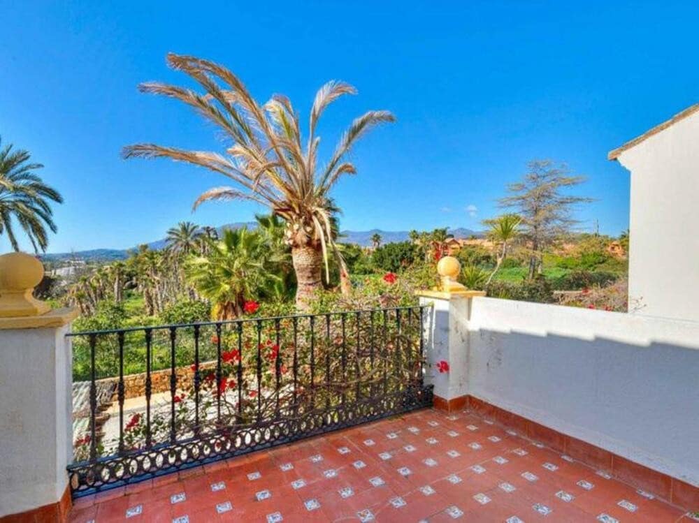 4 soveværelse Byhus til salg i Guadalmansa med swimmingpool garage - € 560.000 (Ref: 9064905)