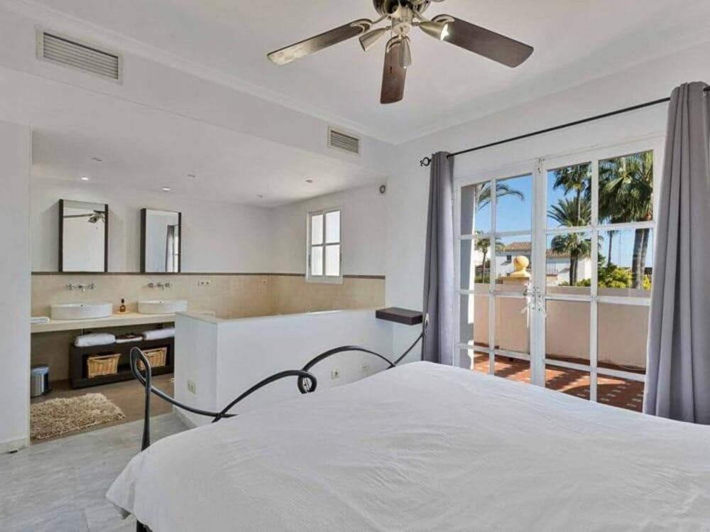 4 soveværelse Byhus til salg i Guadalmansa med swimmingpool garage - € 560.000 (Ref: 9064905)