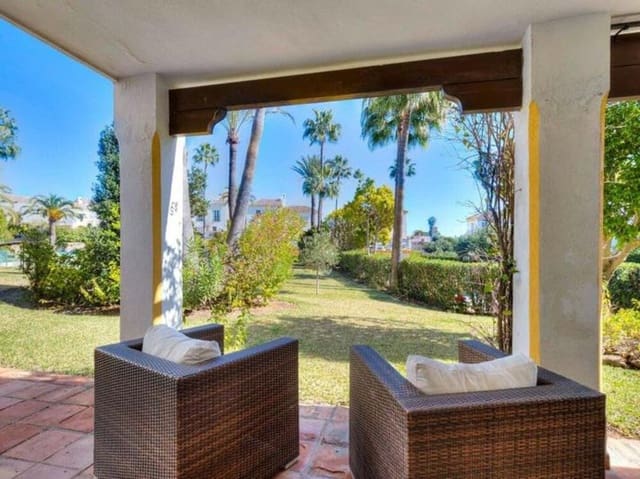 4 quarto Casa em Banda para venda em Resinera-Voladilla, Estepona com piscina garagem - 560 000 € (Ref: 9064905)