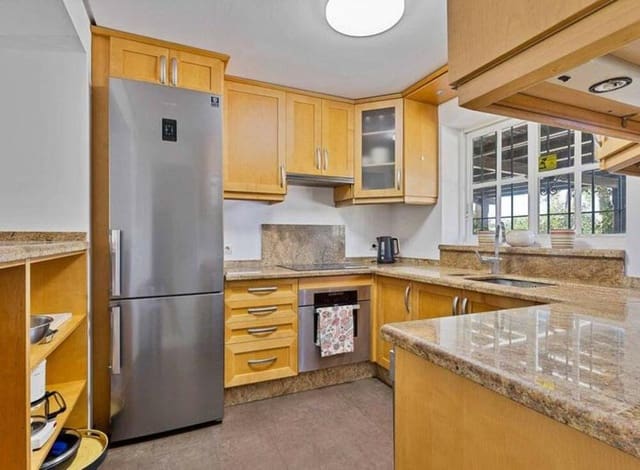 4 quarto Casa em Banda para venda em Resinera-Voladilla, Estepona com piscina garagem - 560 000 € (Ref: 9064905)