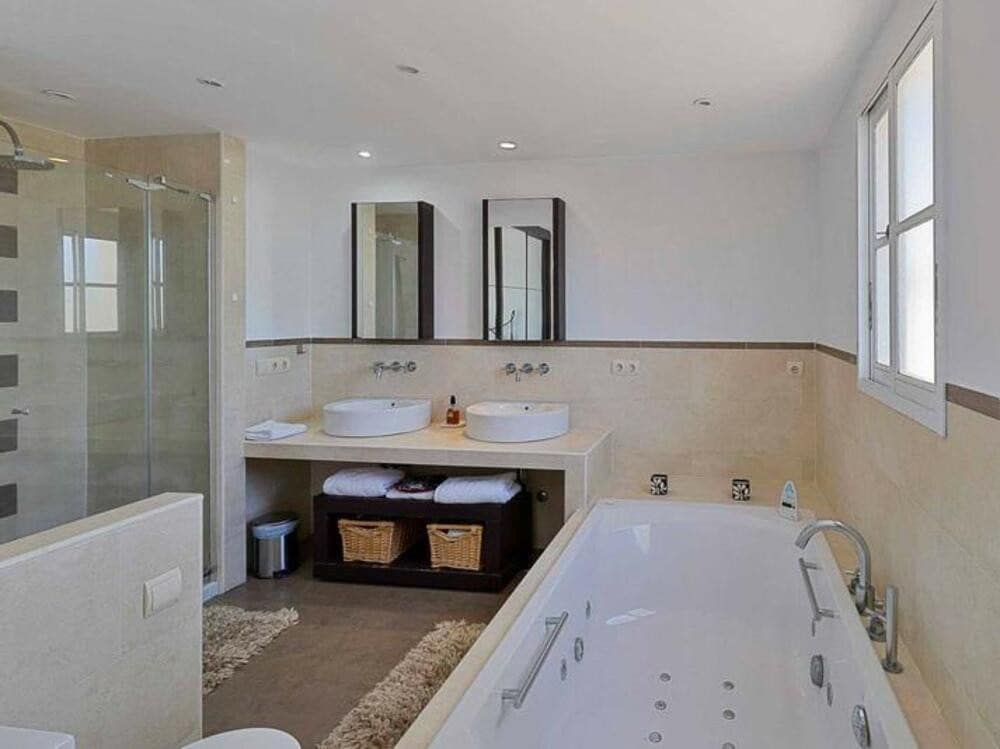 4 soveværelse Byhus til salg i Guadalmansa med swimmingpool garage - € 560.000 (Ref: 9064905)