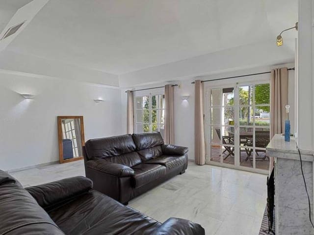 4 quarto Casa em Banda para venda em Resinera-Voladilla, Estepona com piscina garagem - 560 000 € (Ref: 9064905)