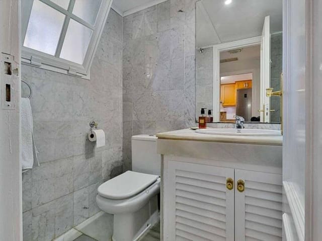 4 quarto Casa em Banda para venda em Resinera-Voladilla, Estepona com piscina garagem - 560 000 € (Ref: 9064905)