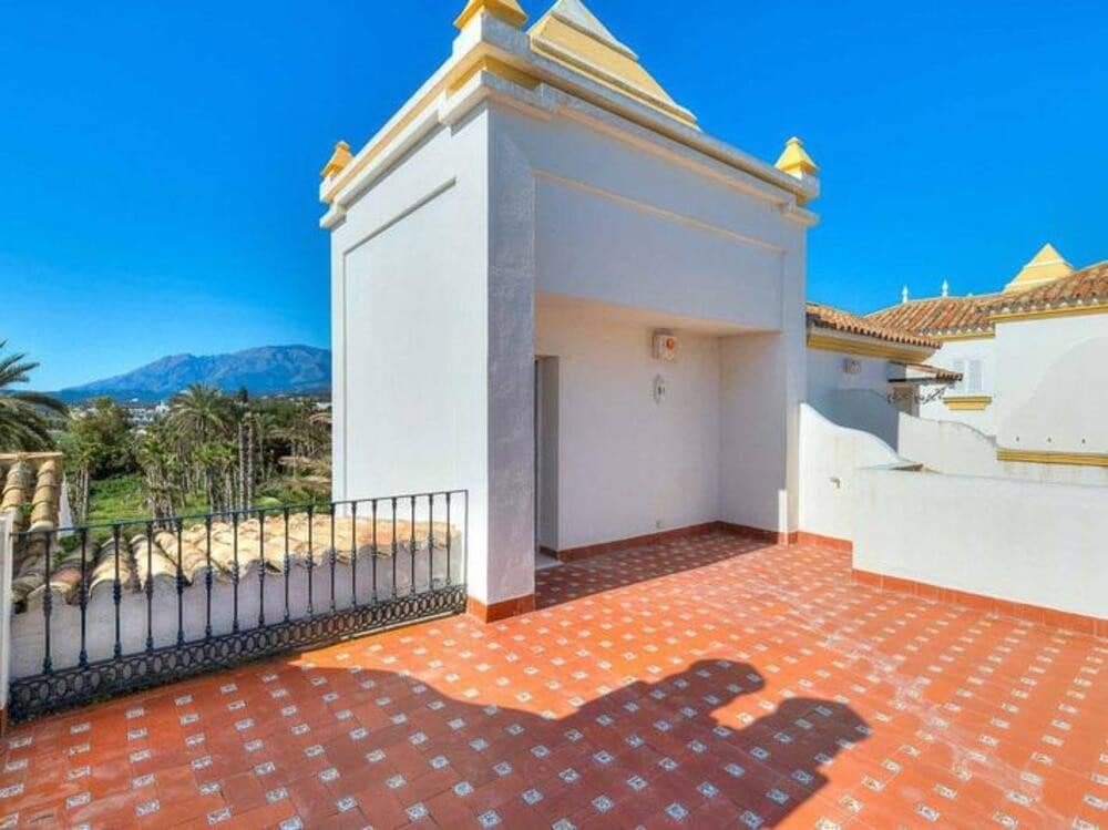 4 soveværelse Byhus til salg i Guadalmansa med swimmingpool garage - € 560.000 (Ref: 9064905)