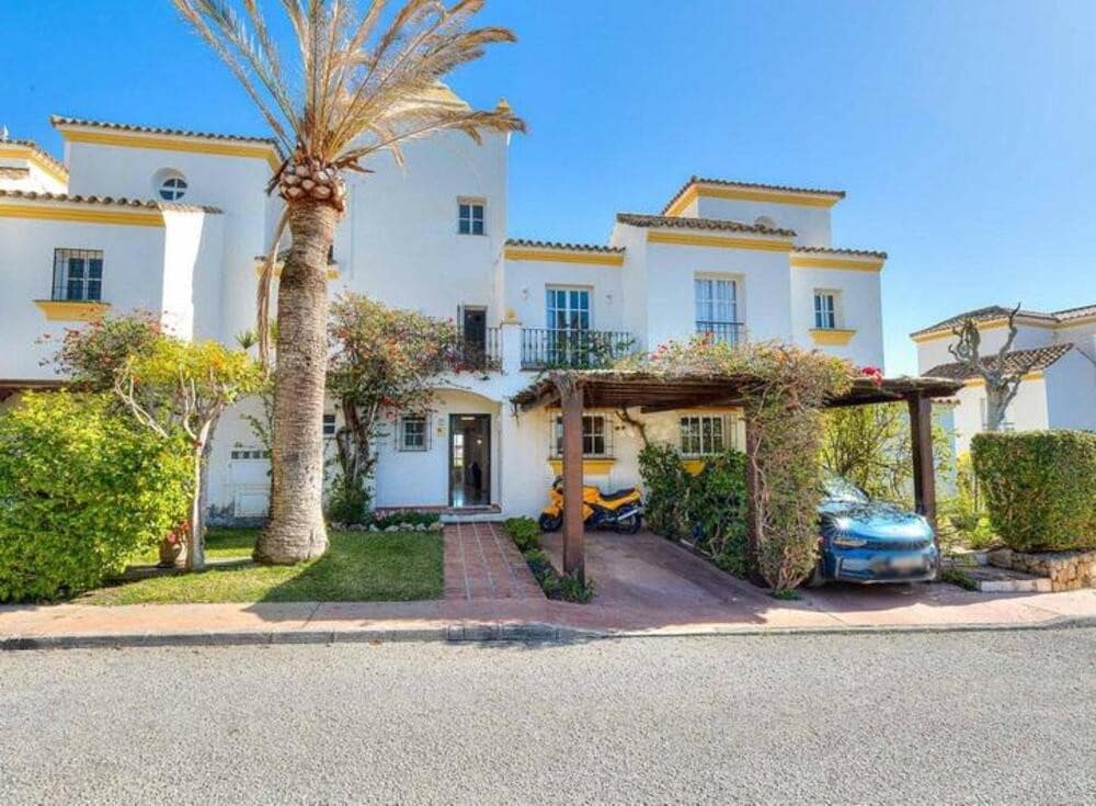 4 soveværelse Byhus til salg i Guadalmansa med swimmingpool garage - € 560.000 (Ref: 9064905)