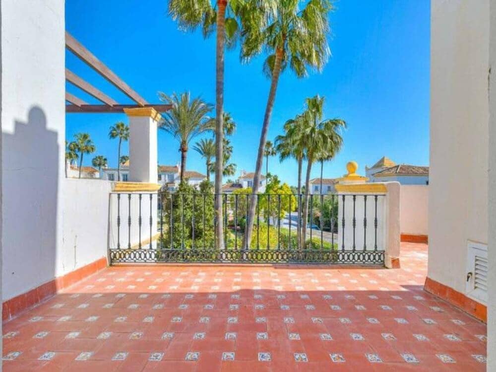 4 soveværelse Byhus til salg i Guadalmansa med swimmingpool garage - € 560.000 (Ref: 9064905)