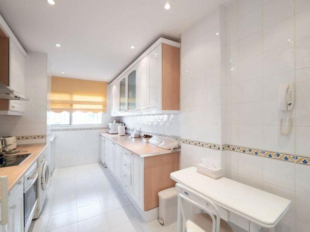 2 soverom Leilighet til leie i Bel-Air med svømmebasseng - € 2 000 (Ref: 9068474)