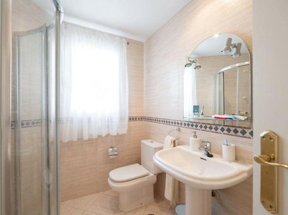 2 soverom Leilighet til leie i Bel-Air med svømmebasseng - € 2 000 (Ref: 9068474)