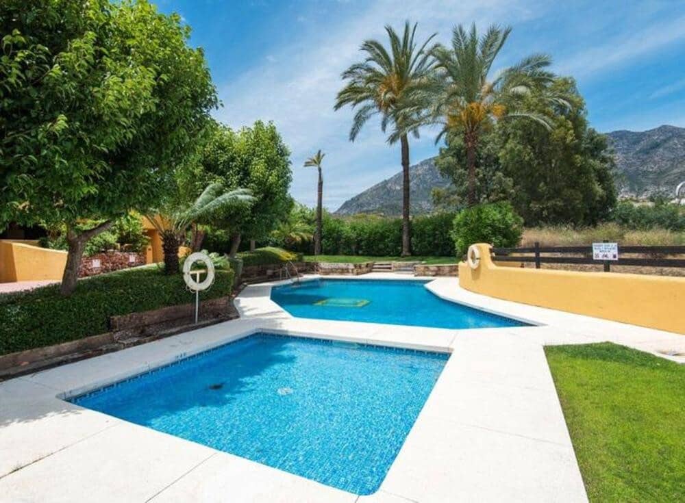 2 quarto Casa em Banda para venda em Marbella com piscina - 890 000 € (Ref: 9068477)