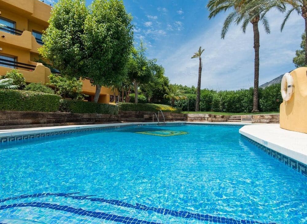 2 soveværelse Byhus til leje i Marbella med swimmingpool - € 3.860 (Ref: 9068478)