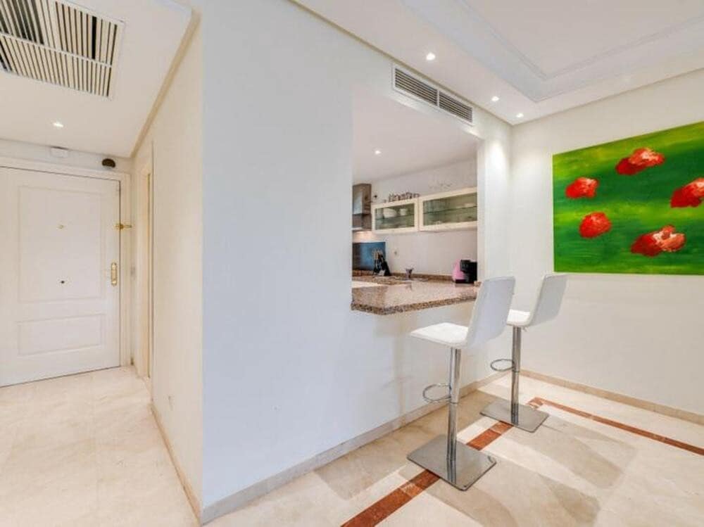 3 bedroom Penthouse for rent in Marbella with pool - € 5,500 (Ref: 9068479)