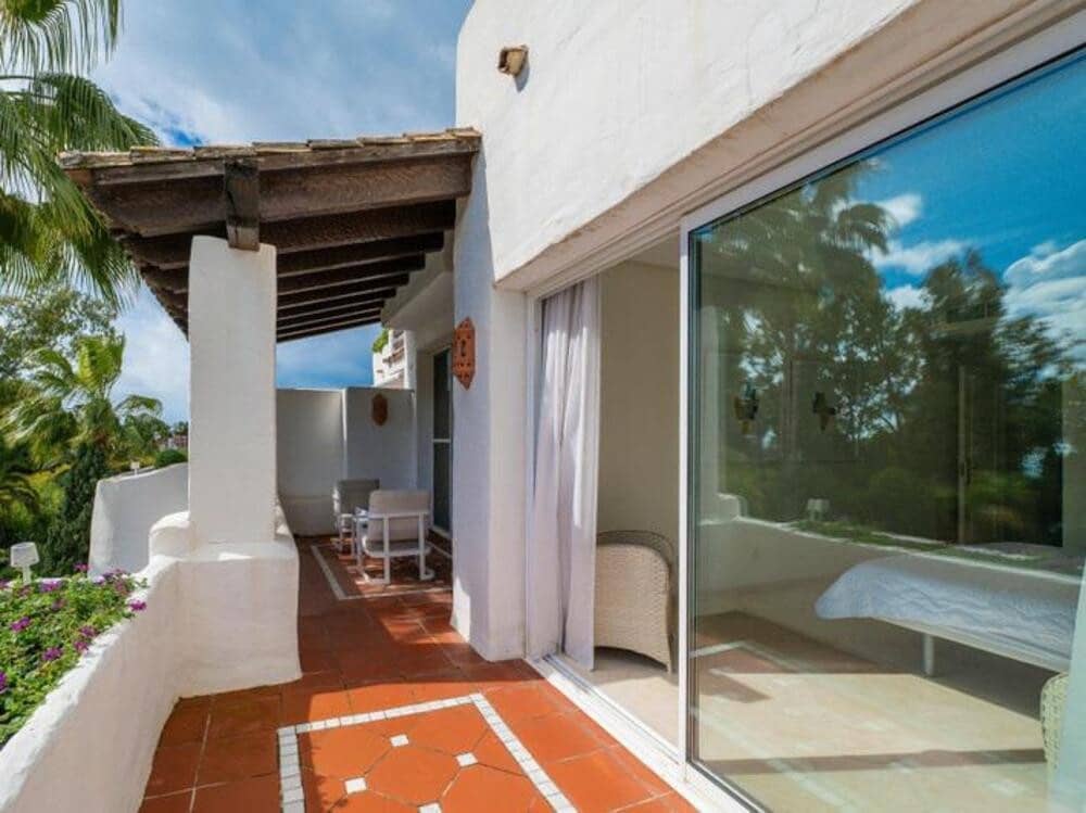 3 bedroom Penthouse for rent in Marbella with pool - € 5,500 (Ref: 9068479)