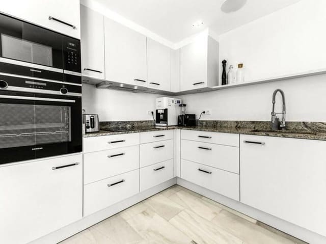 3 soveværelse Penthouse til salg i Los Naranjos, Marbella med swimmingpool - € 540.000 (Ref: 9068481)