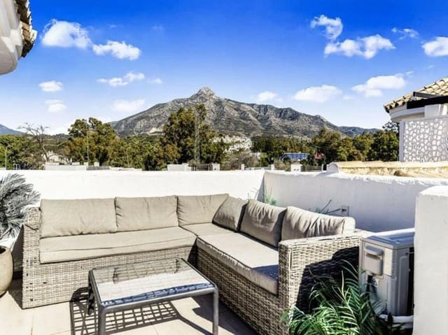 3 soveværelse Penthouse til salg i Los Naranjos, Marbella med swimmingpool - € 540.000 (Ref: 9068481)