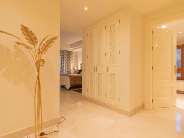 3 slaapkamer Appartement te huur in Nueva Andalucía Centro, Marbella met zwembad garage - € 4.700 (Ref: 9068482)