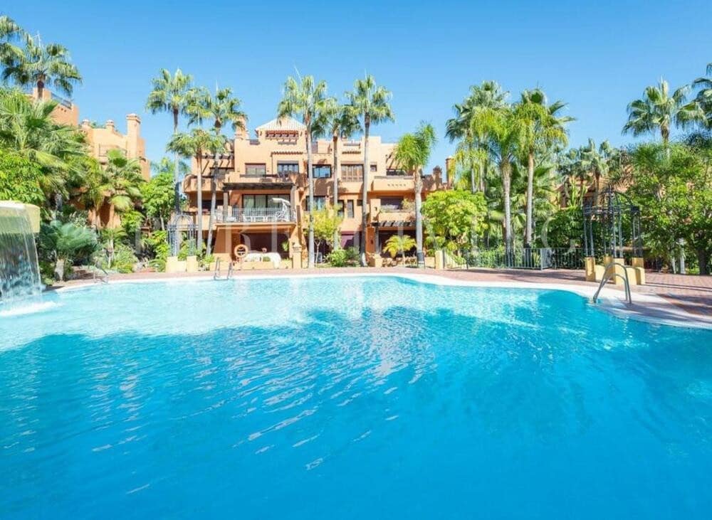 3 camera da letto Appartamento da affittare in Nueva Andalucia con piscina garage - 4.700 € (Rif: 9068482)