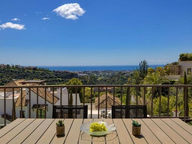 3 makuuhuone Huoneisto myytävänä paikassa Los Arqueros, Benahavís mukana uima-altaan 
autotalli - 525 000 € (Ref: 9073090)