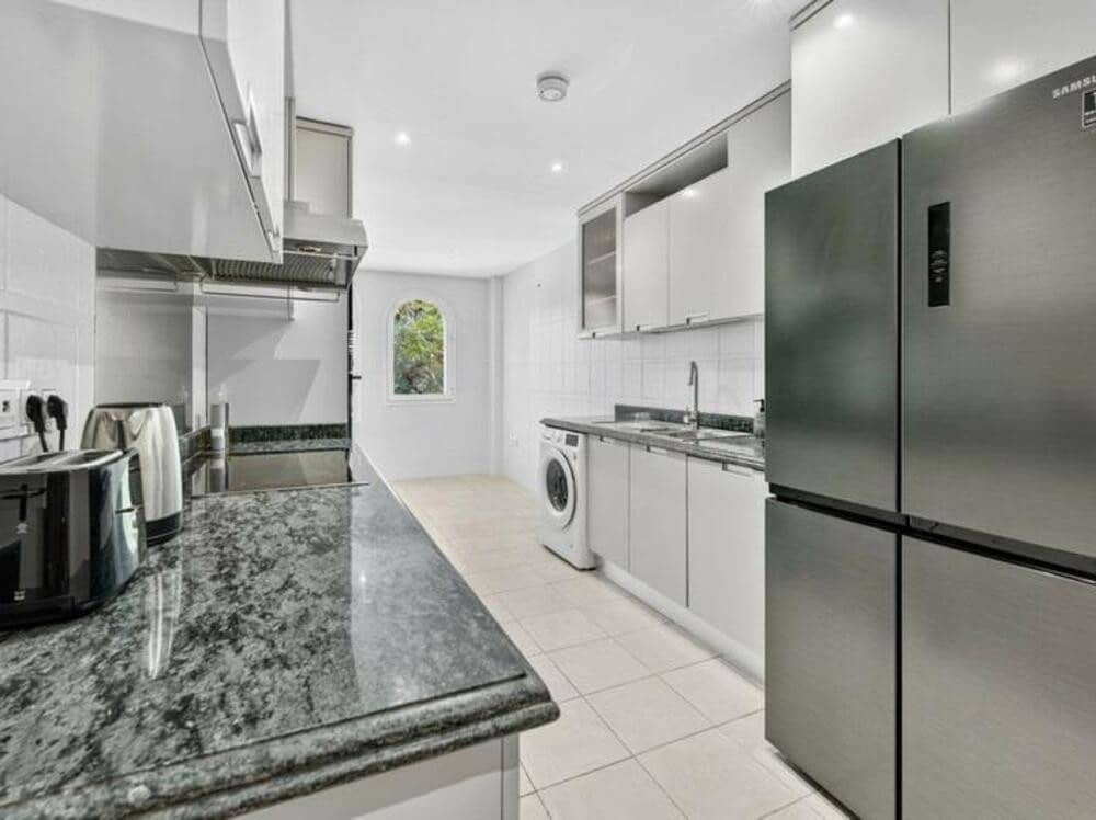 4 soverom Leilighet til leie i Marbella med svømmebasseng garasje - € 7 000 (Ref: 9073091)