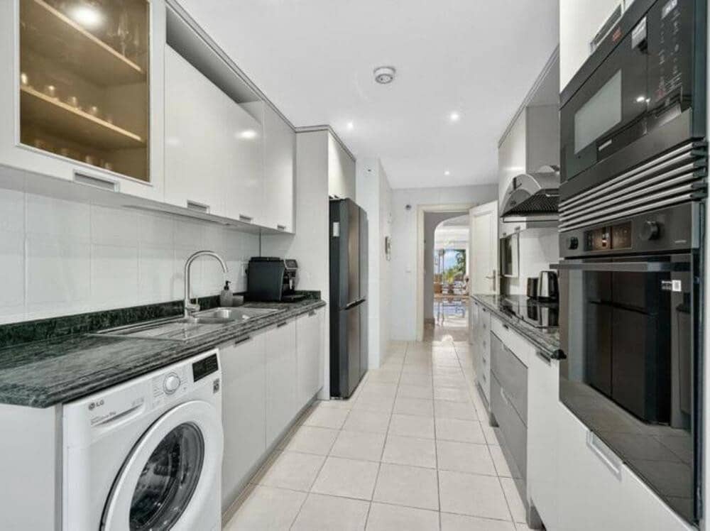 4 soverom Leilighet til leie i Marbella med svømmebasseng garasje - € 7 000 (Ref: 9073091)