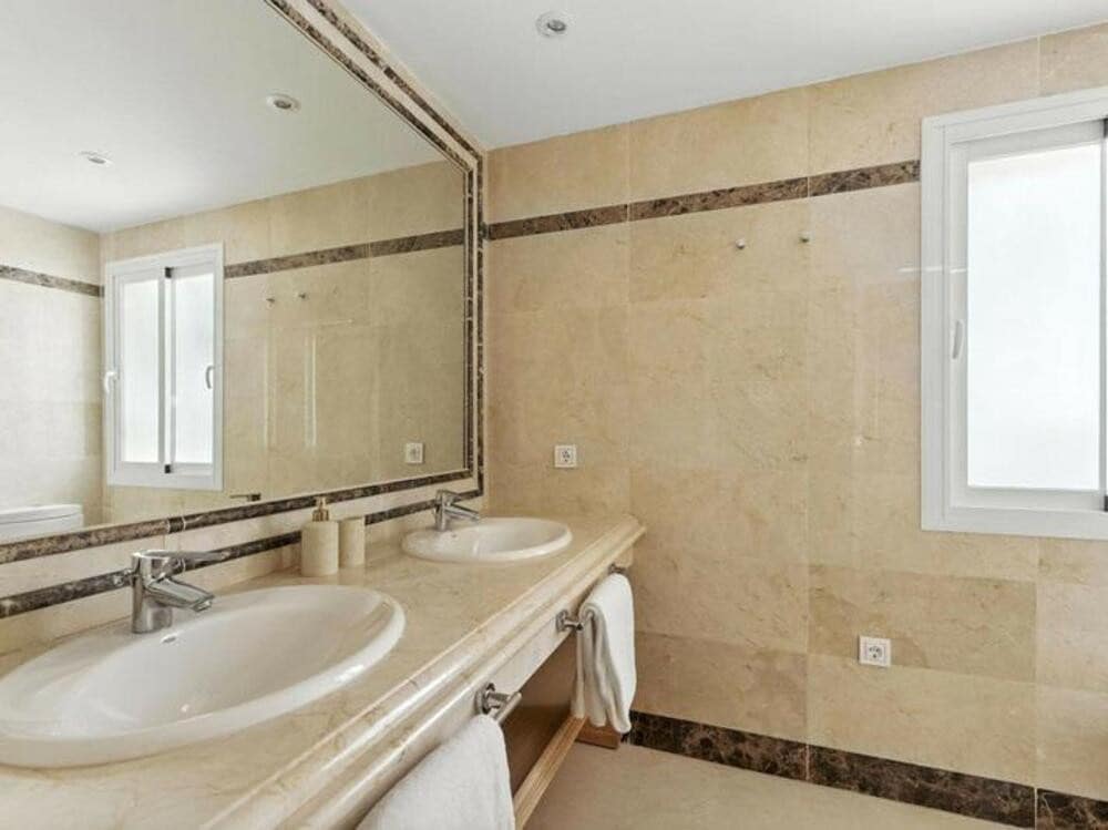 4 soverom Leilighet til leie i Marbella med svømmebasseng garasje - € 7 000 (Ref: 9073091)