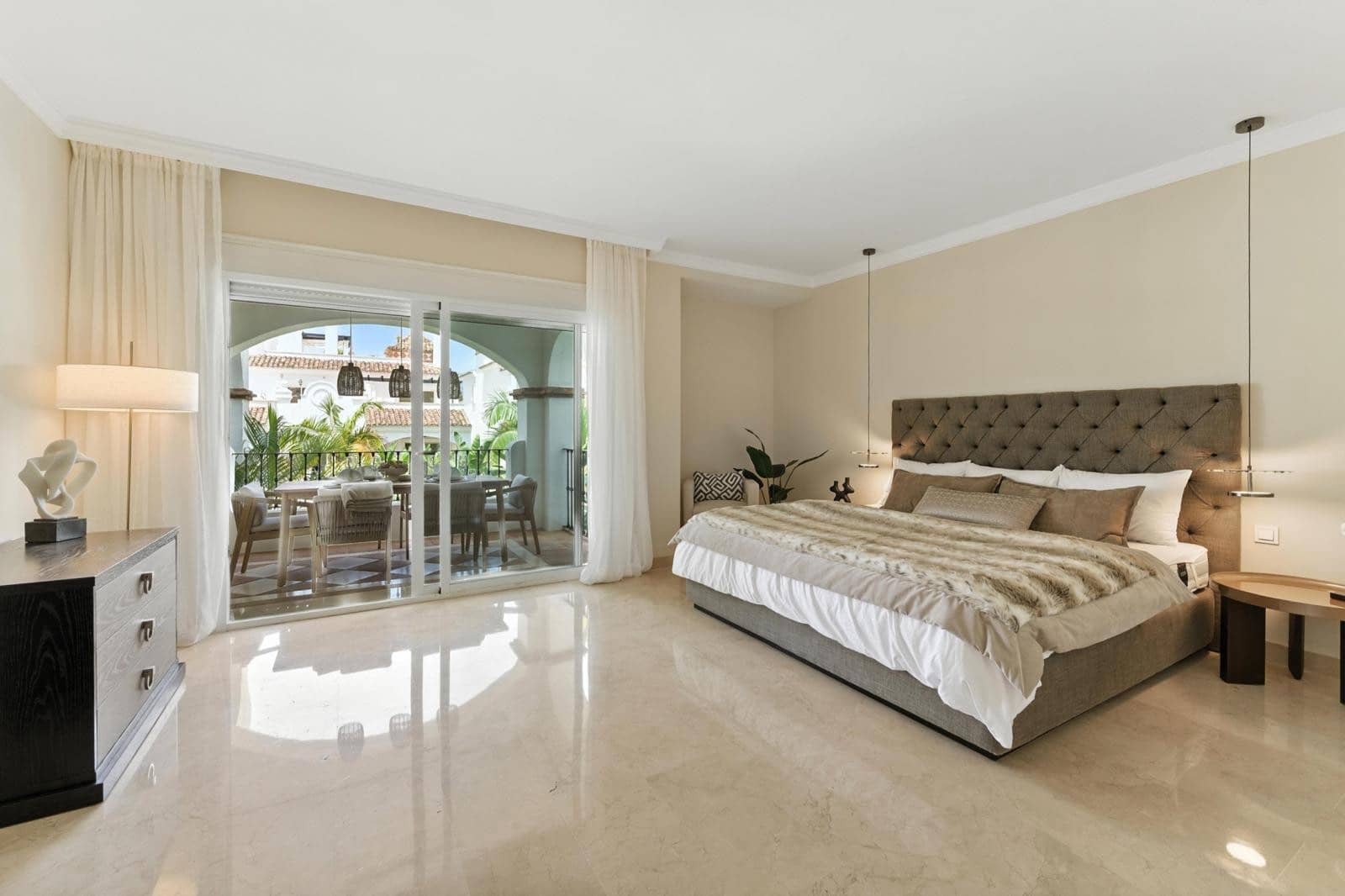 4 soverom Leilighet til leie i Marbella med svømmebasseng garasje - € 7 000 (Ref: 9073091)