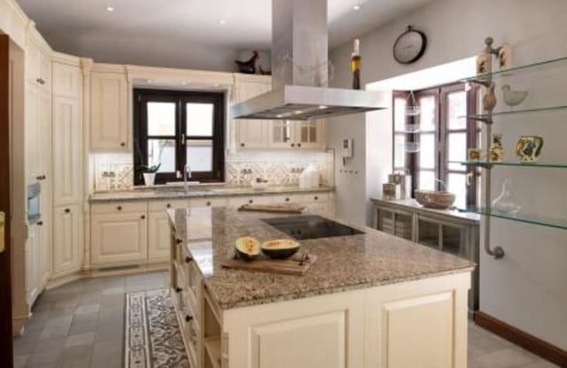 5 bedroom Villa for rent in Sierra Blanca, Marbella with pool garage - € 15,000 (Ref: 9073093)