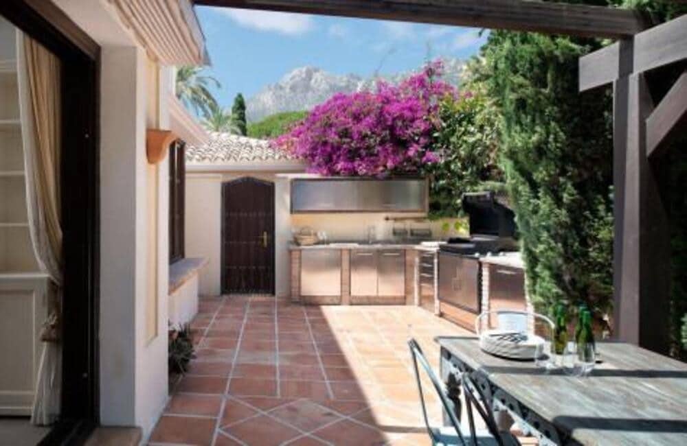 5 sypialnia Willa do wynajęcia w Marbella z basenem garażem - 15 000 € (Ref: 9073093)