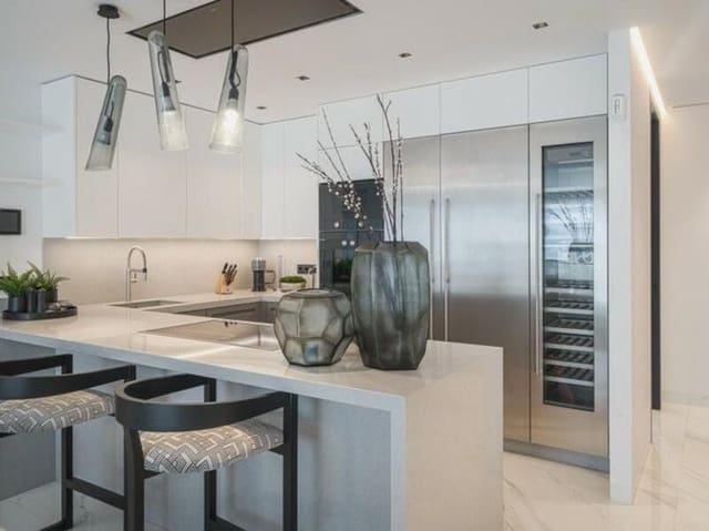 3 soveværelse Lejlighed til salg i Puerto Banus, Marbella med garage - € 2.950.000 (Ref: 9077726)