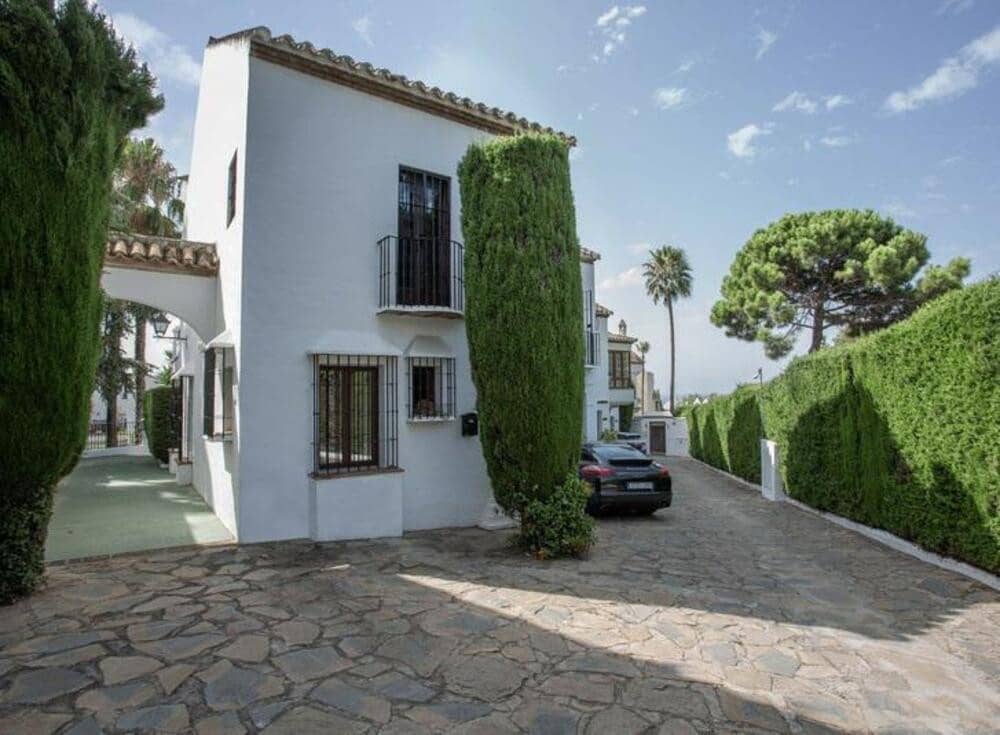 3 soveværelse Byhus til leje i Marbella med swimmingpool garage - € 3.500 (Ref: 9081266)