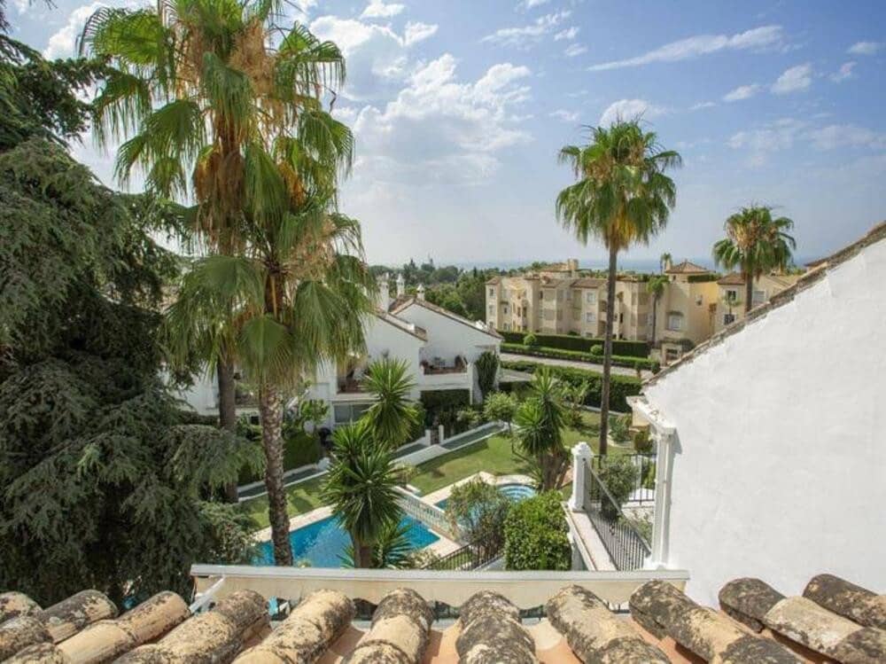 3 soveværelse Byhus til leje i Marbella med swimmingpool garage - € 3.500 (Ref: 9081266)