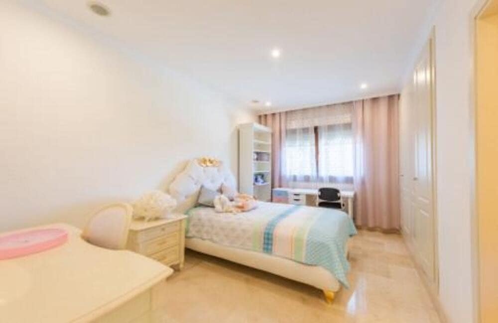 3 bedroom Apartment for holiday rental in Marbella with pool garage - € 6,350 (Ref: 9081267)