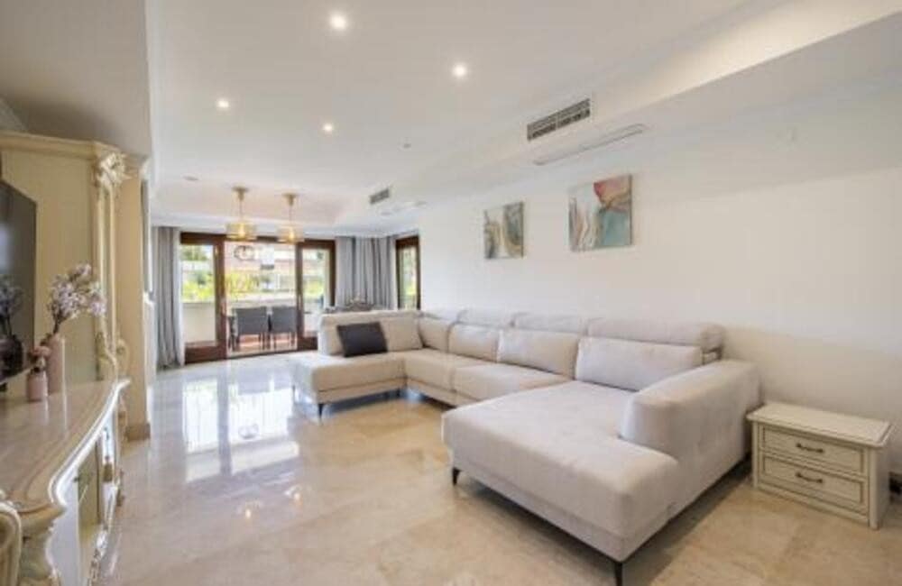 3 sypialnia Apartament na kwatery wakacyjne w Marbella z basenem garażem - 6 350 € (Ref: 9081267)