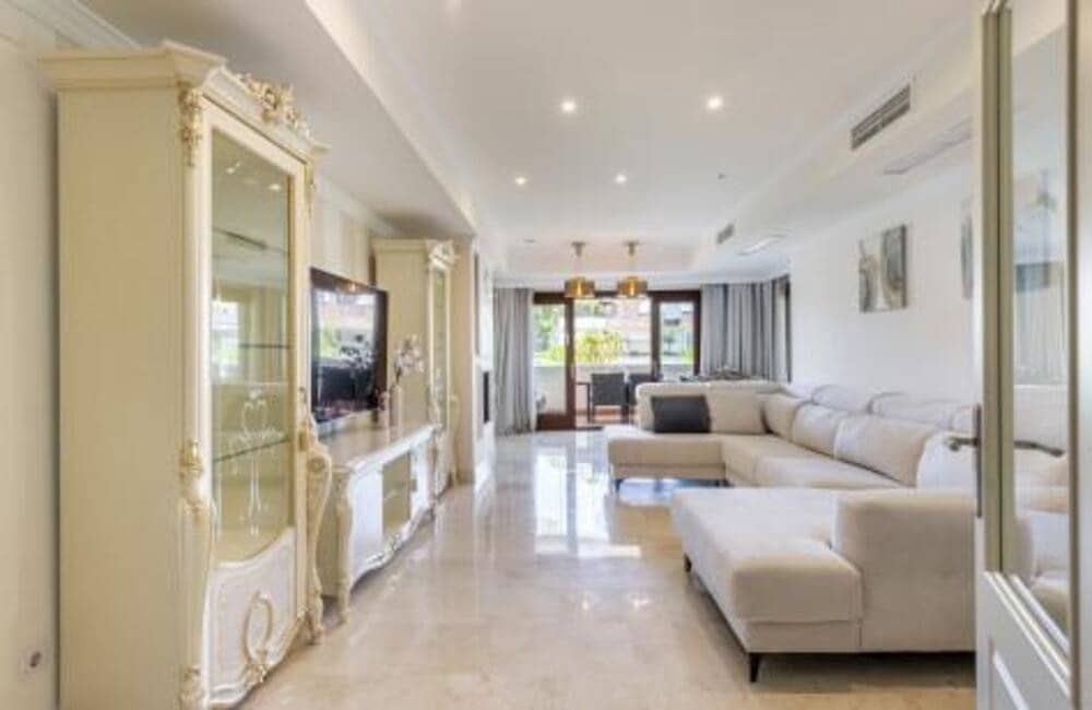 3 sypialnia Apartament na kwatery wakacyjne w Marbella z basenem garażem - 6 350 € (Ref: 9081267)
