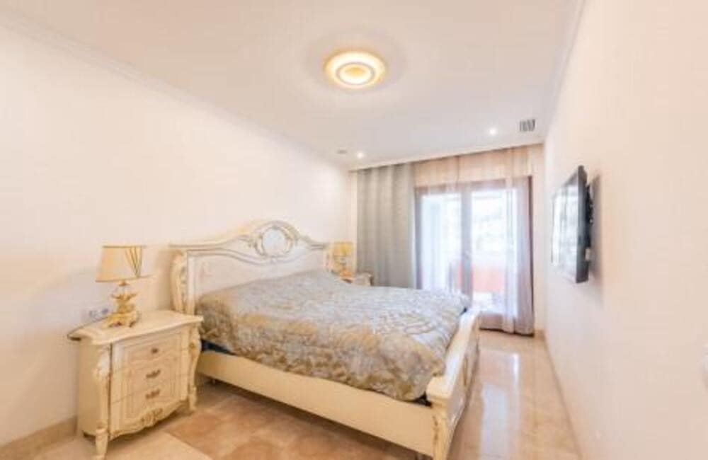 3 sypialnia Apartament na kwatery wakacyjne w Marbella z basenem garażem - 6 350 € (Ref: 9081267)