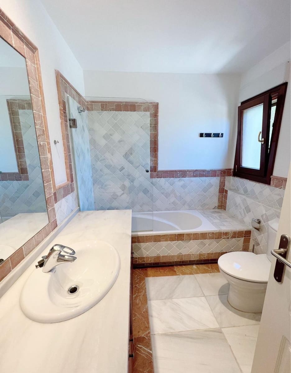 3 sypialnia Apartament na kwatery wakacyjne w Marbella z basenem garażem - 6 350 € (Ref: 9081267)