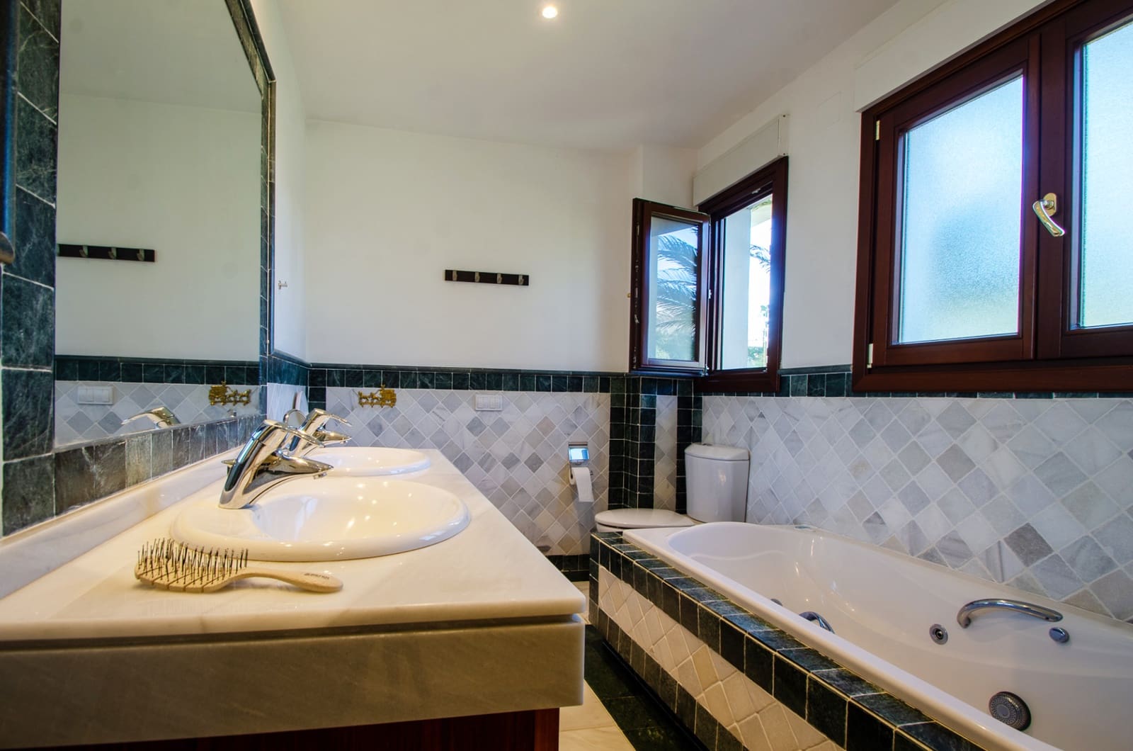 3 sypialnia Apartament na kwatery wakacyjne w Marbella z basenem garażem - 6 350 € (Ref: 9081267)