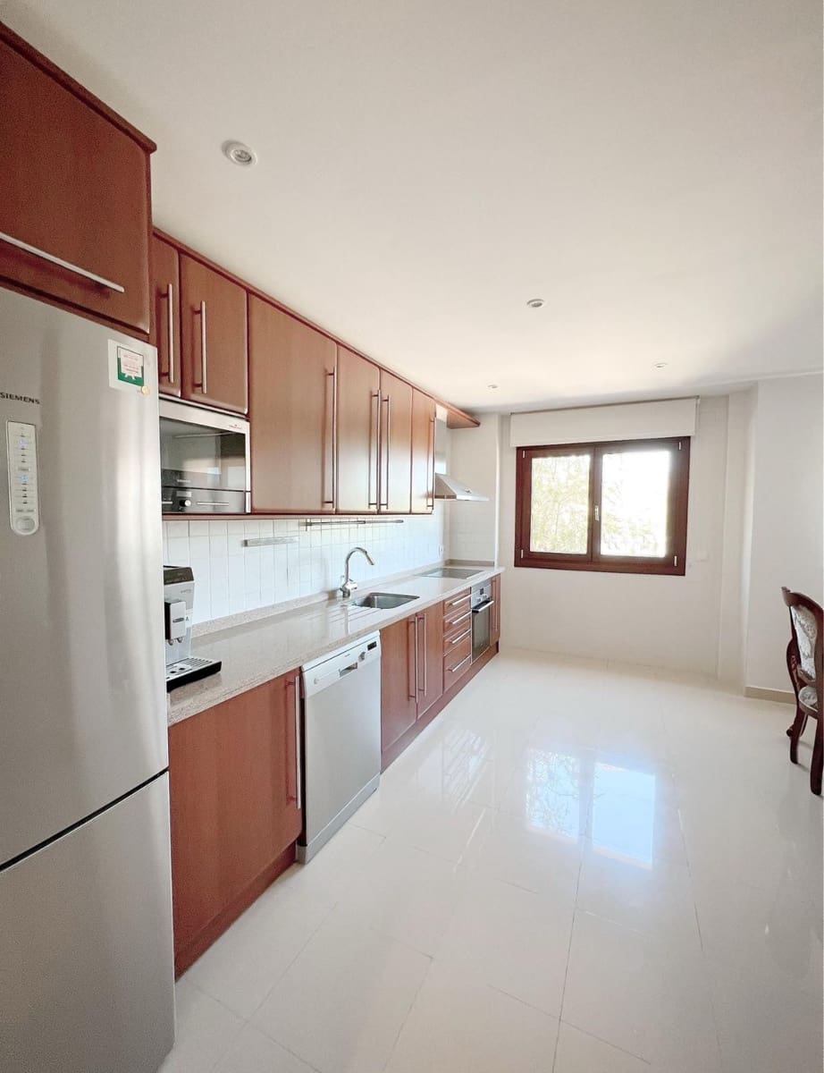 3 sypialnia Apartament na kwatery wakacyjne w Marbella z basenem garażem - 6 350 € (Ref: 9081267)