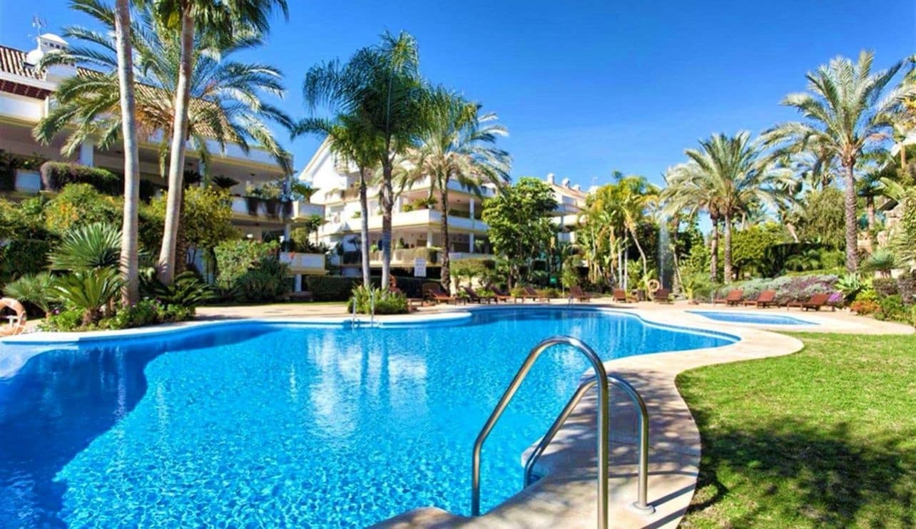 3 sypialnia Apartament na kwatery wakacyjne w Marbella z basenem garażem - 6 350 € (Ref: 9081267)