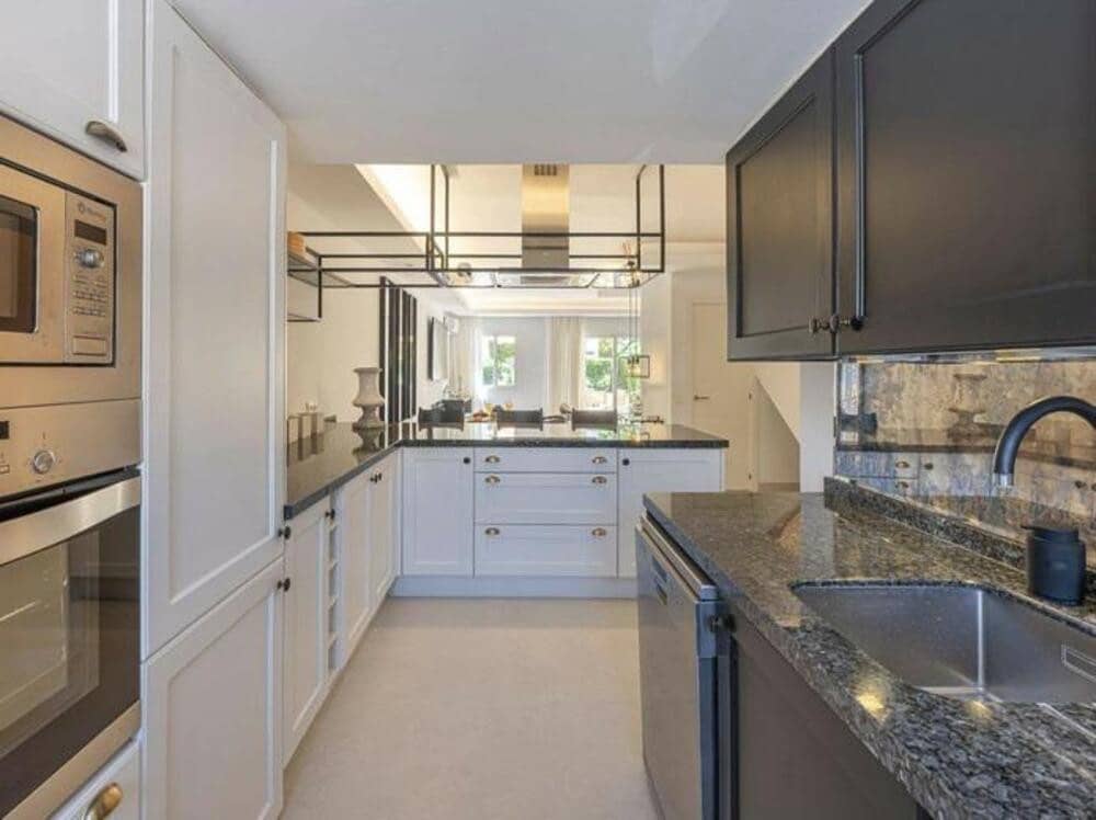 3 bedroom Townhouse for rent in Nueva Andalucia with pool garage - € 3,500 (Ref: 9081268)