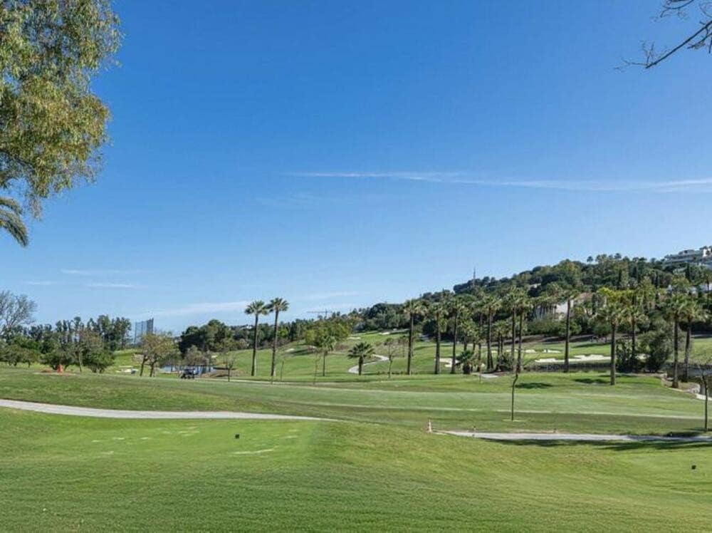 3 bedroom Townhouse for rent in Nueva Andalucia with pool garage - € 3,500 (Ref: 9081268)