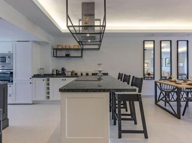 3 makuuhuone Omakotitalo vuokrattavana paikassa Nueva Andalucía Centro, Marbella mukana uima-altaan 
autotalli - 3 500 € (Ref: 9081268)