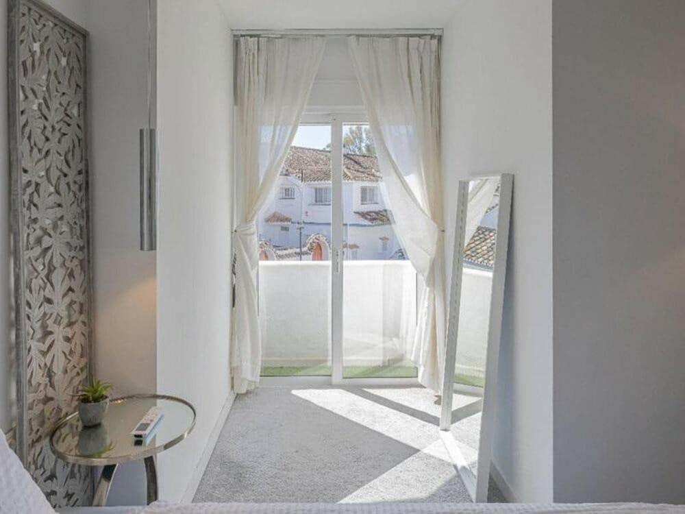 3 bedroom Townhouse for rent in Nueva Andalucia with pool garage - € 3,500 (Ref: 9081268)