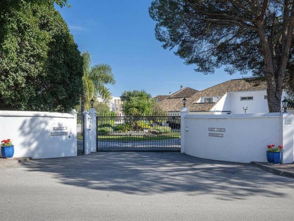 3 bedroom Townhouse for rent in Nueva Andalucia with pool garage - € 3,500 (Ref: 9081268)